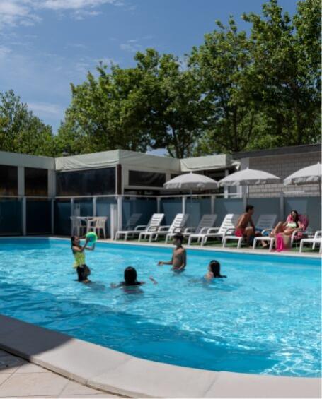 hoteldelavillecesenatico it piscina 038